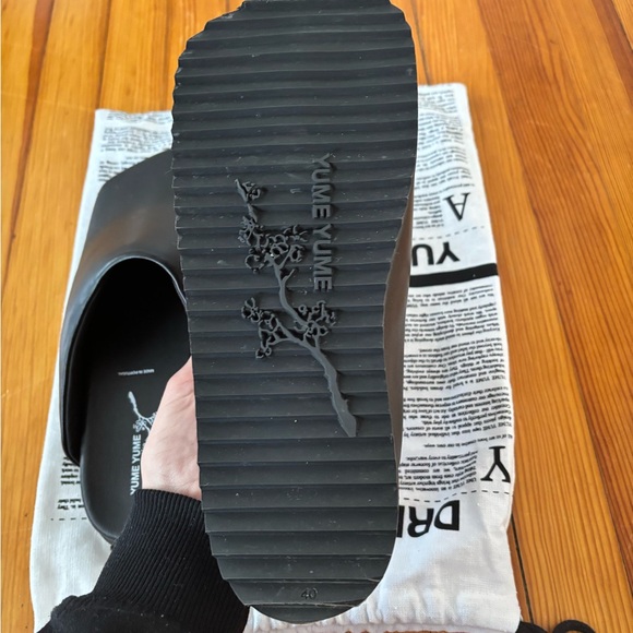 Yume Yume Black Leatherette Truck
Mules Woman - Picture 6 of 6